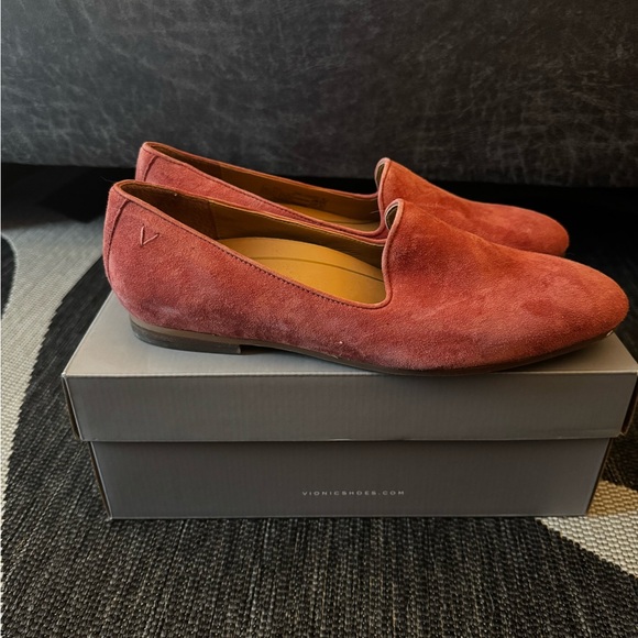 Vionic Flats - Picture 2 of 6